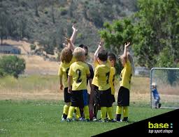 Beneficios de jugar a fútbol en niños y adolescentes - Movimiento Base